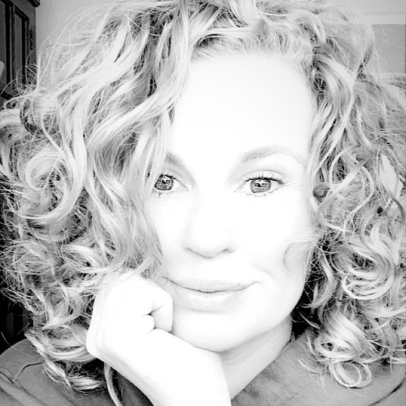 Meet your Posher, Brandy - Picture 1 of 1